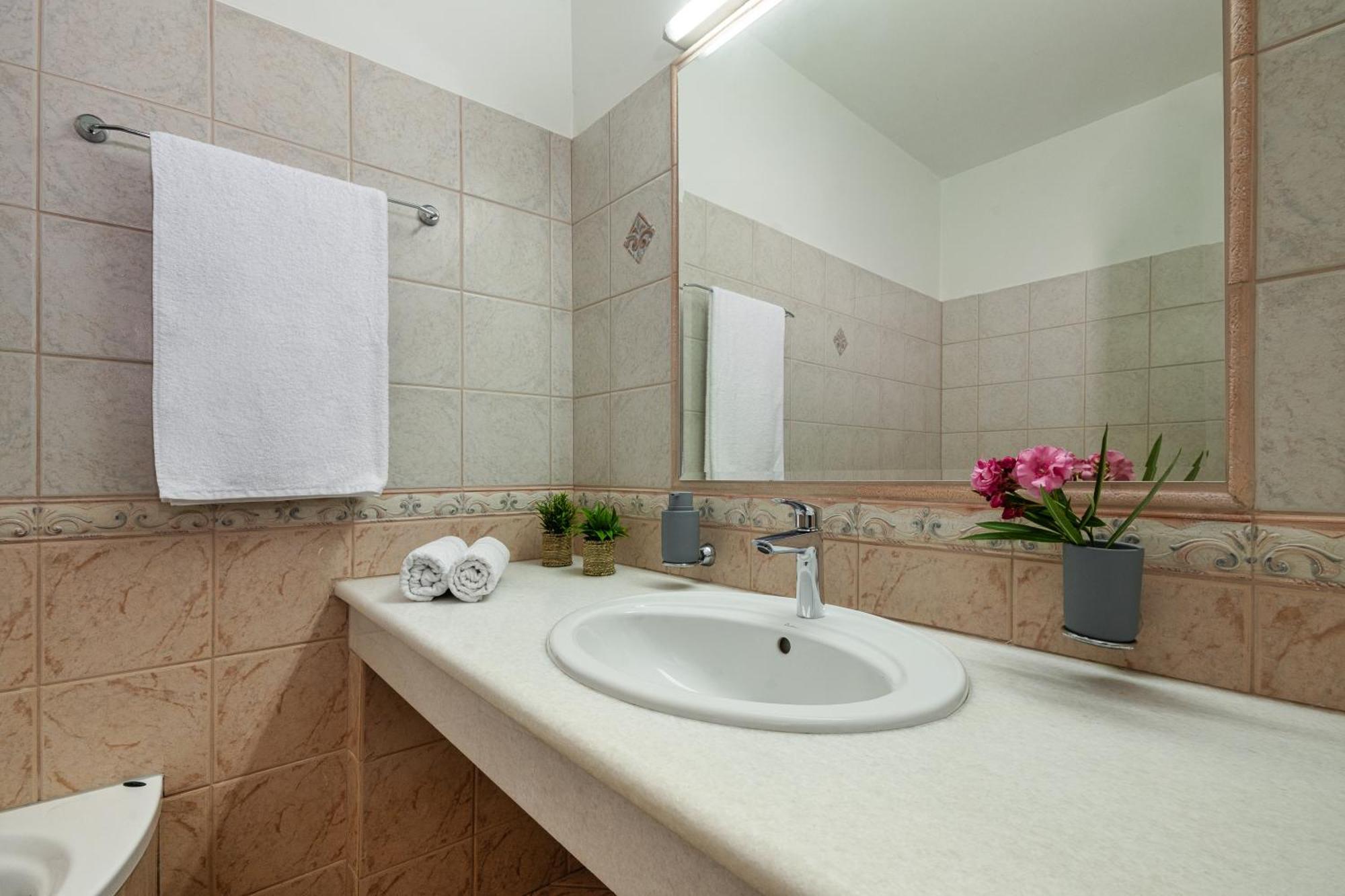 Villa Mariani II - In Lothiarika, Newly Renovated June 2024, Private Pool, Lindos 10 Min, Beach 120M Λάρδος Εξωτερικό φωτογραφία